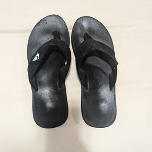 🎀$5 Quiksilver Black Flip Flops